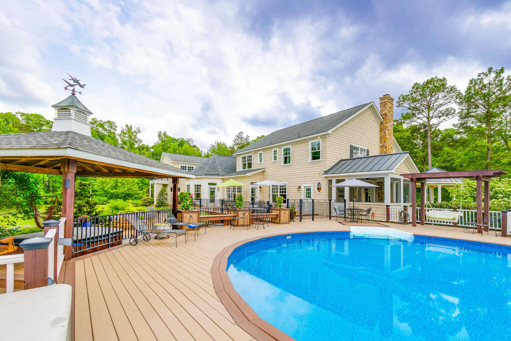 11656 Mill Road Rear Deck and Pool